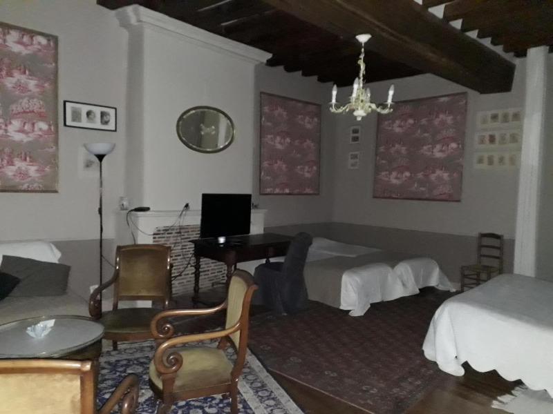 Triple Room with Private Bathroom image 3