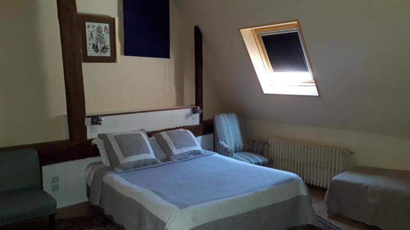 Quadruple Room with Private Bathroom image 2
