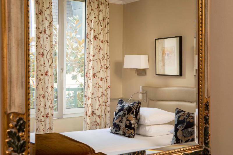 Classic Double or Twin Room image 2