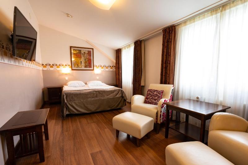 Classic Double Room image 1