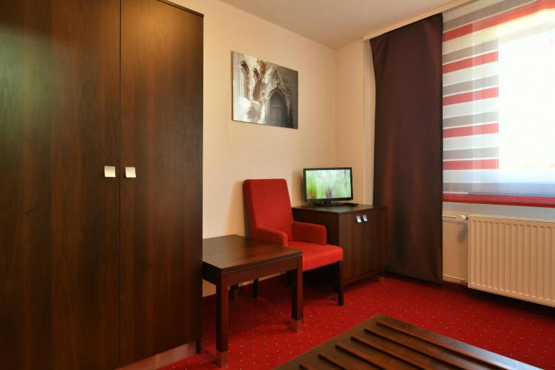 Large Single Room image 3
