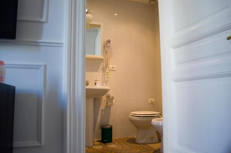 Triple Room with City View image 2