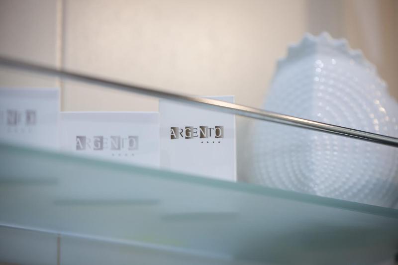 Deluxe Double or Twin Room image 3