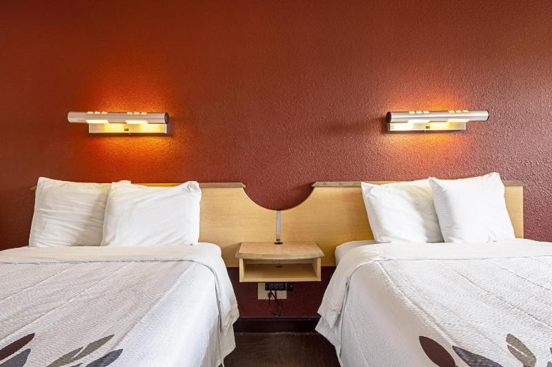 Deluxe Double Room with Two Double Beds - Smoking image 1