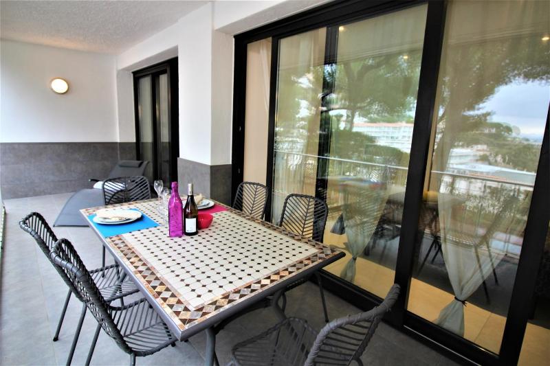 One-Bedroom Apartment image 3