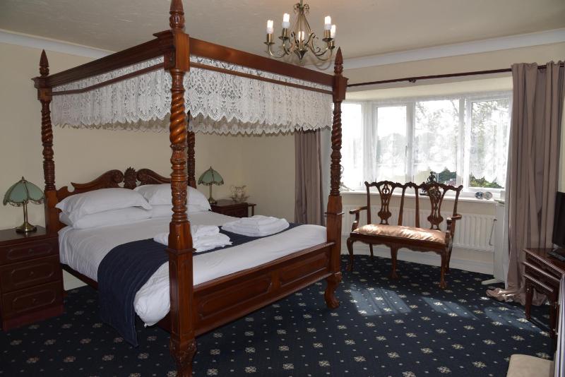 Double Room image 3
