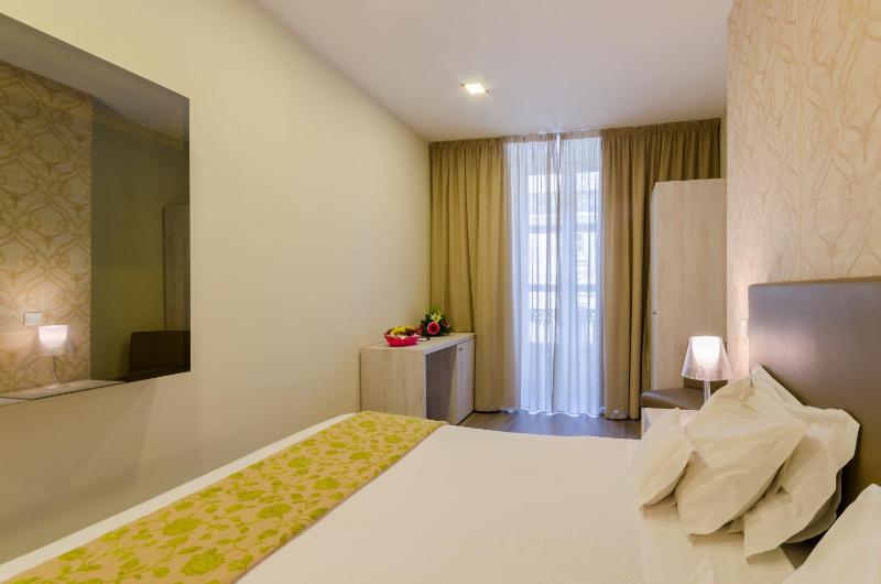 Superior Double Room with Chiado View image 2