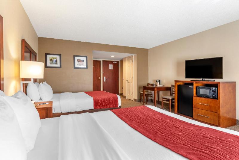 Queen Room with Two Queen Beds - Accessible/Non-Smoking  image 4