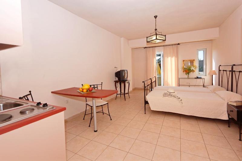 Family One-Bedroom Apartment (2 Adults + 2 Children) image 4