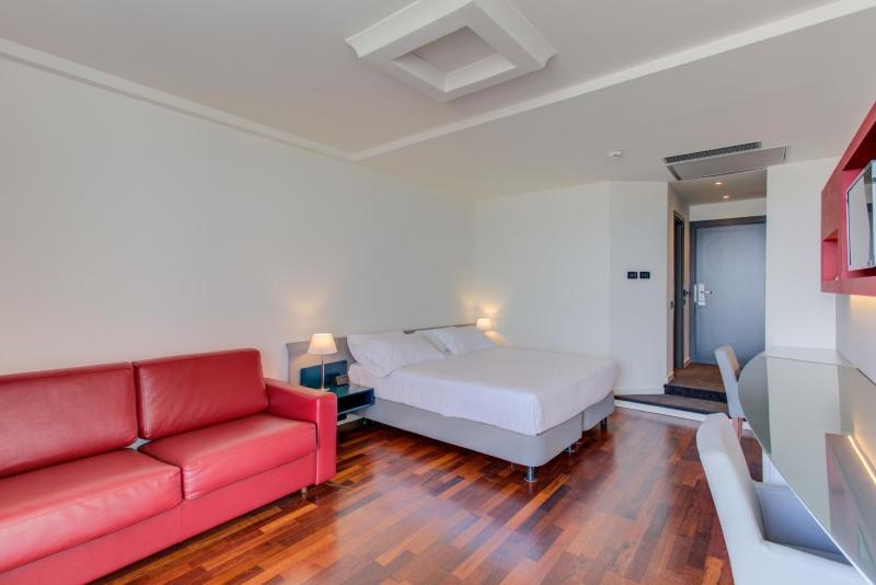 Junior Suite with Sea View image 3