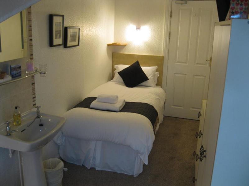 Standard Single Room image 1