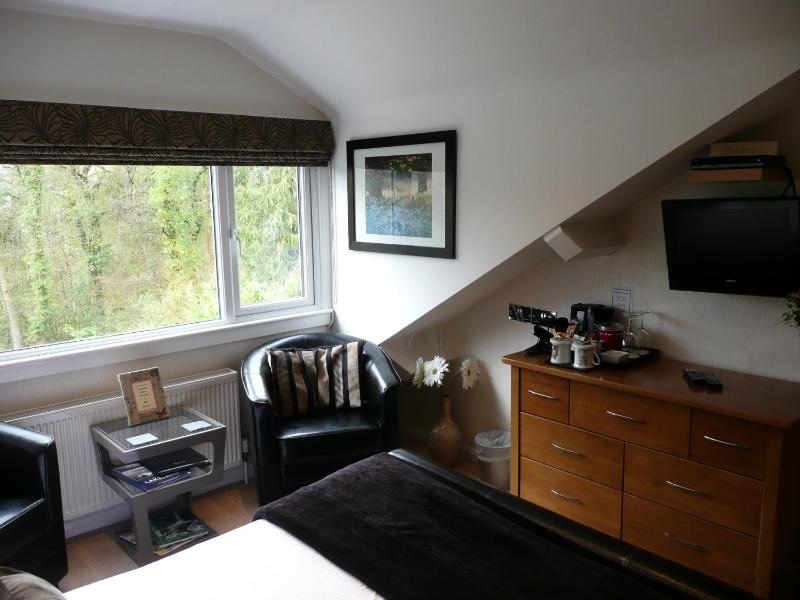 Small Double Room image 4