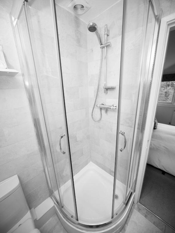 Small Double Room image 3