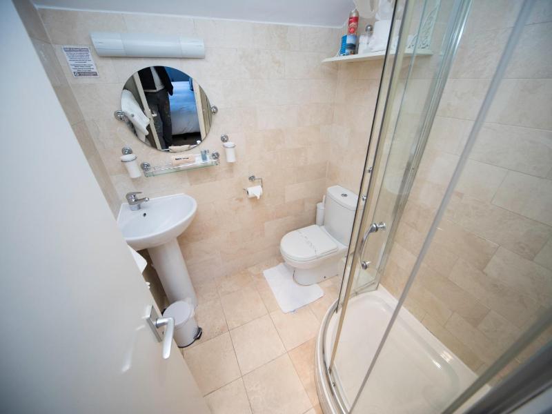 Small Double Room image 2