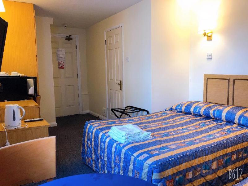 Standard Triple Room image 2