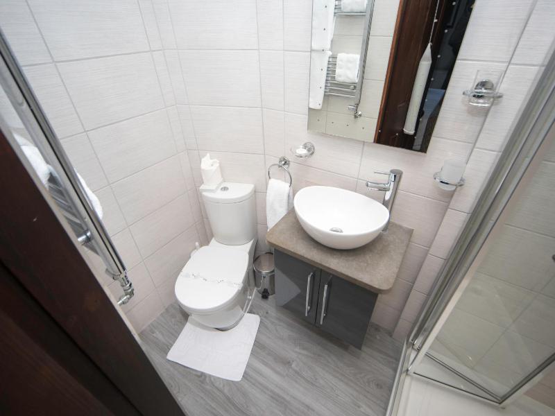 Standard Double Room image 3