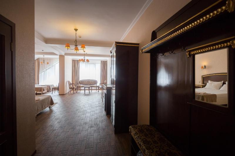 Family Room image 3