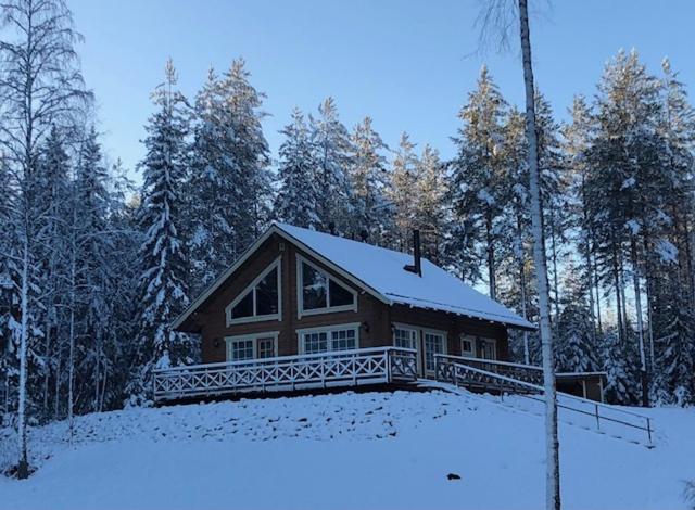 Three-Bedroom Cottage with Sauna image 4