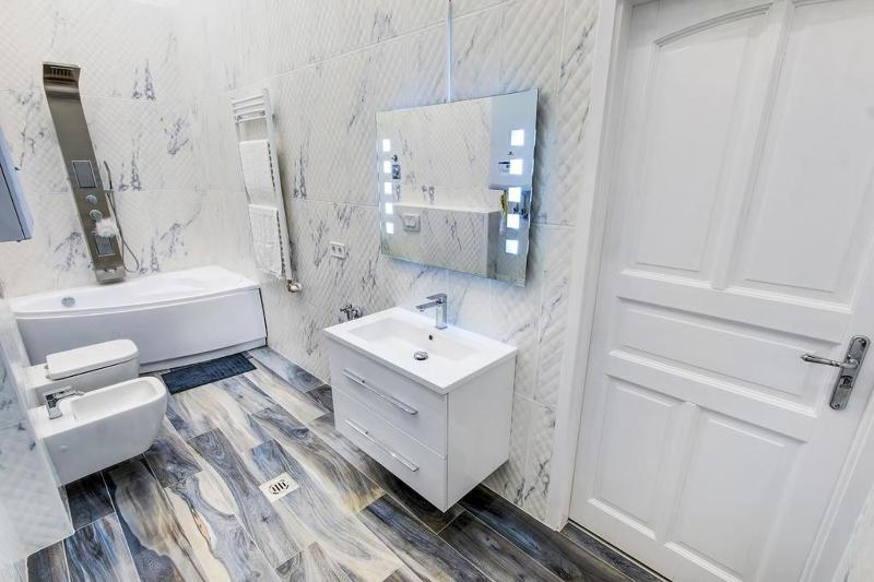 Royale Apartment - image 16