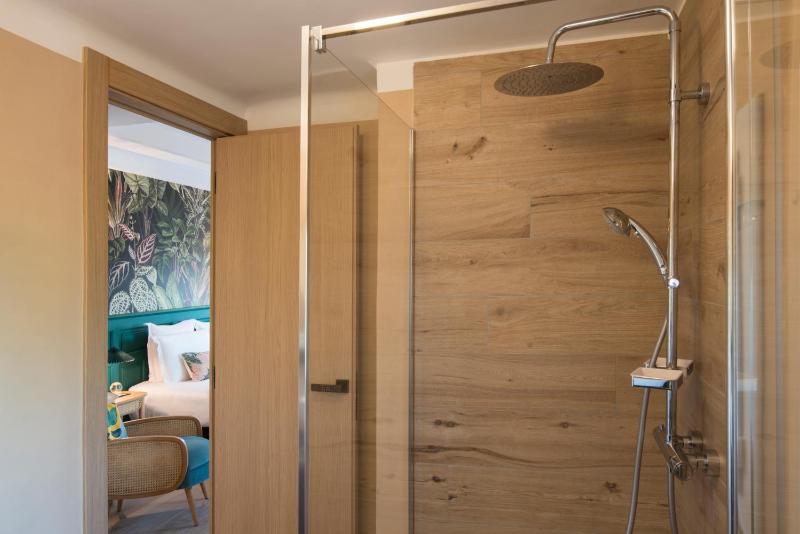 Standard Double Room image 3