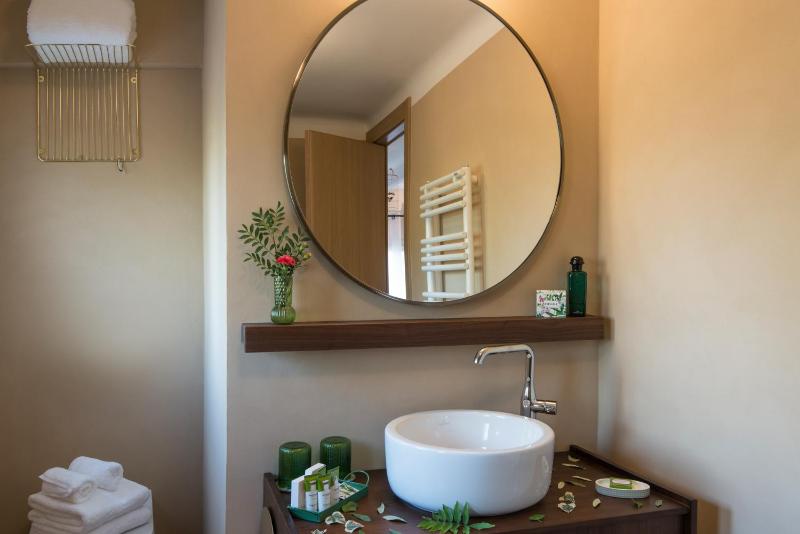 Standard Double Room image 2