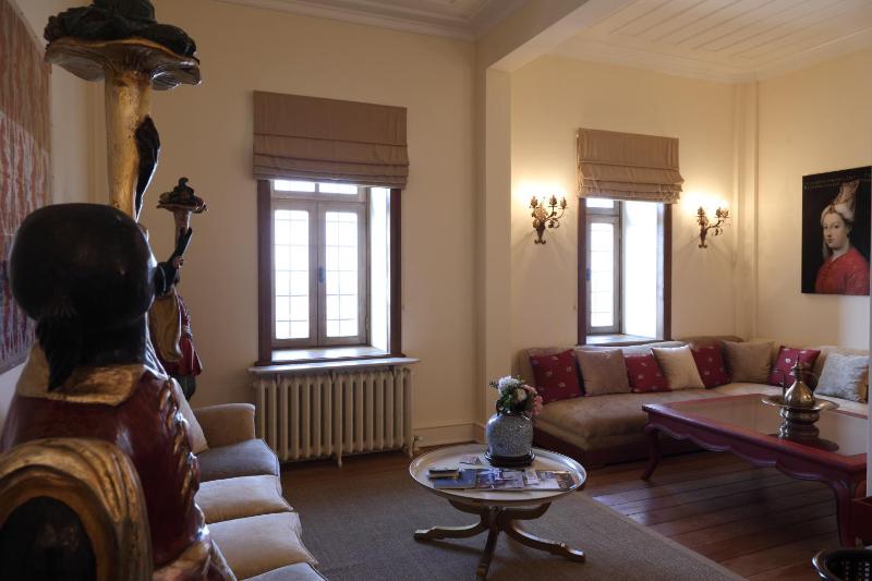 One-Bedroom Royal Suite image 4