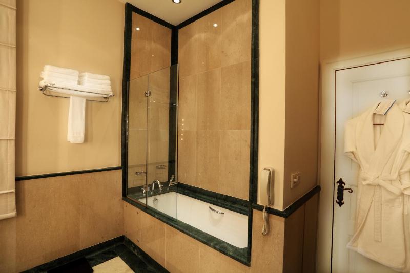 Junior Suite image 2