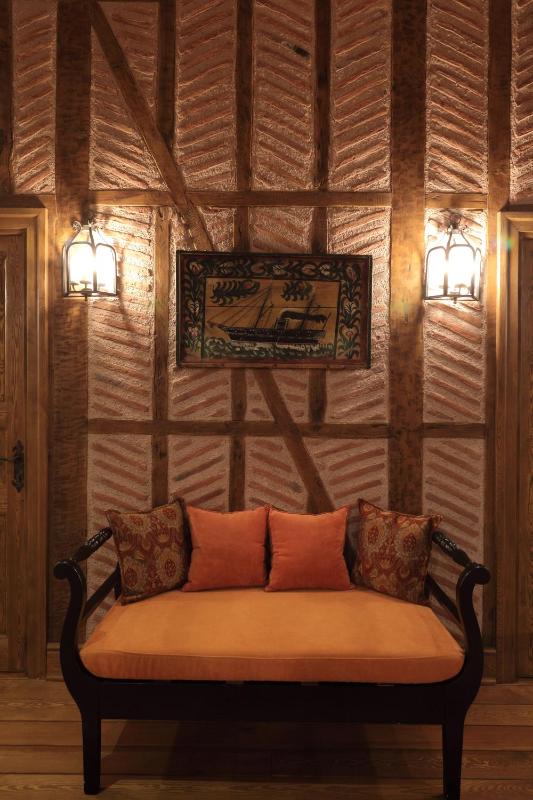 Two-Bedroom Mandarin Suite image 2