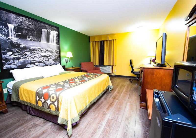 King Room - Non-Smoking image 3