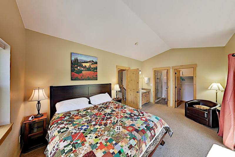 Three-Bedroom Townhouse image 2