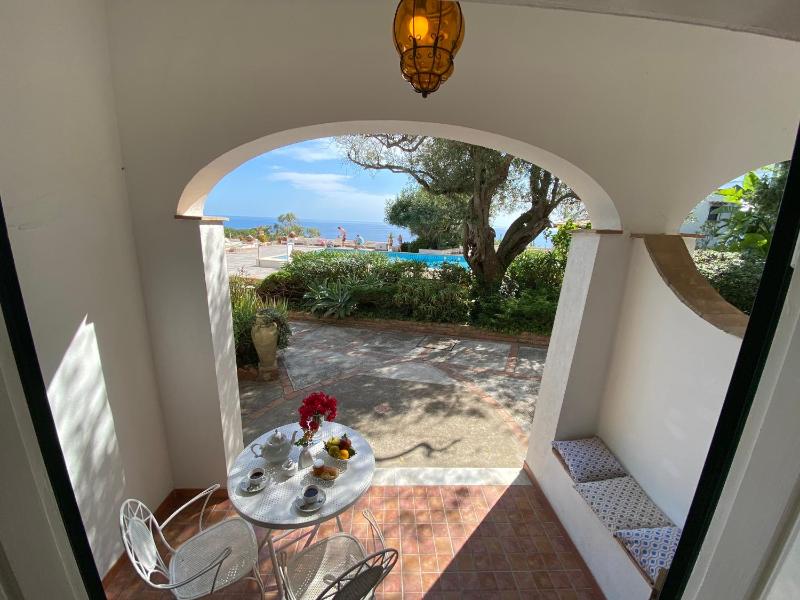 Studio with Patio and Sea View image 2