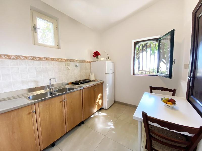 Studio with Patio and Sea View image 3