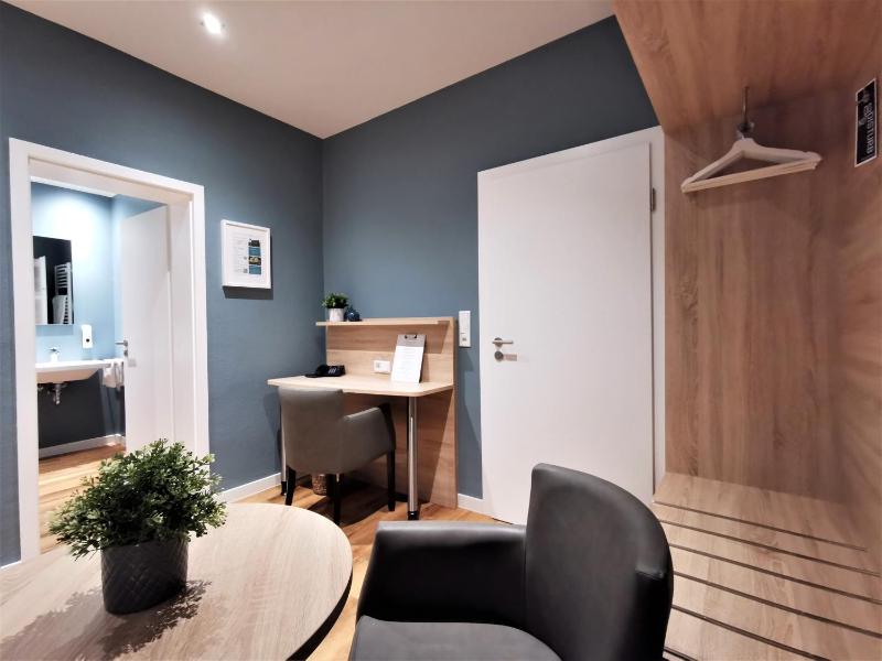 Double or Twin Room image 3