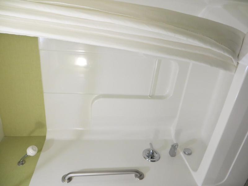 King Suite - Disability Access/Non-Smoking image 2
