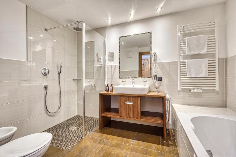 Large Double Room with Balcony and Mountain View image 2