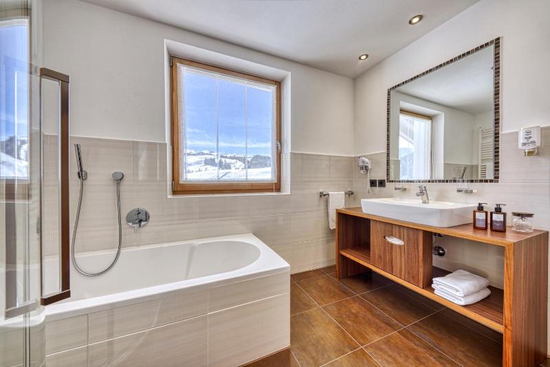 Junior Suite with Balcony and Mountain View image 4