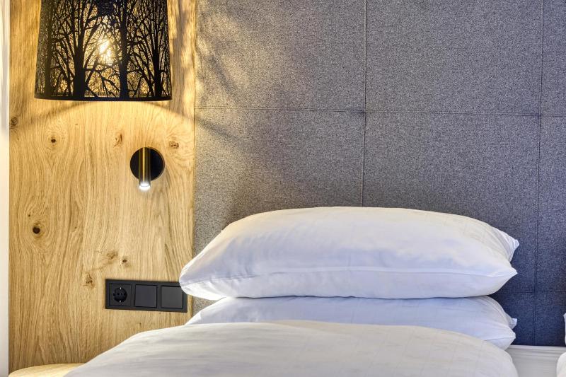 Double Room with Balcony image 4