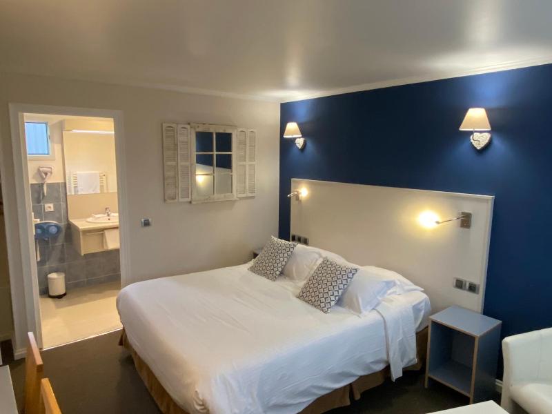Double Room image 1