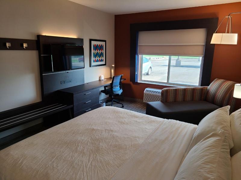 Standard King Room image 1