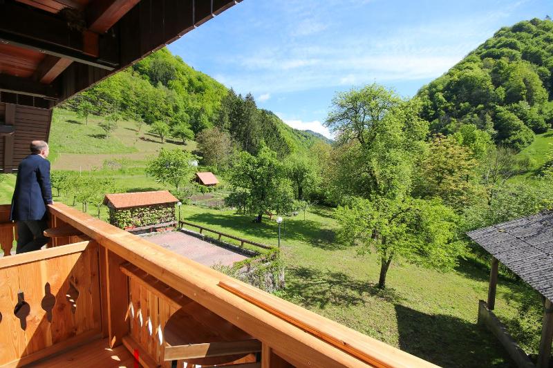 Twin Room with Balcony image 2