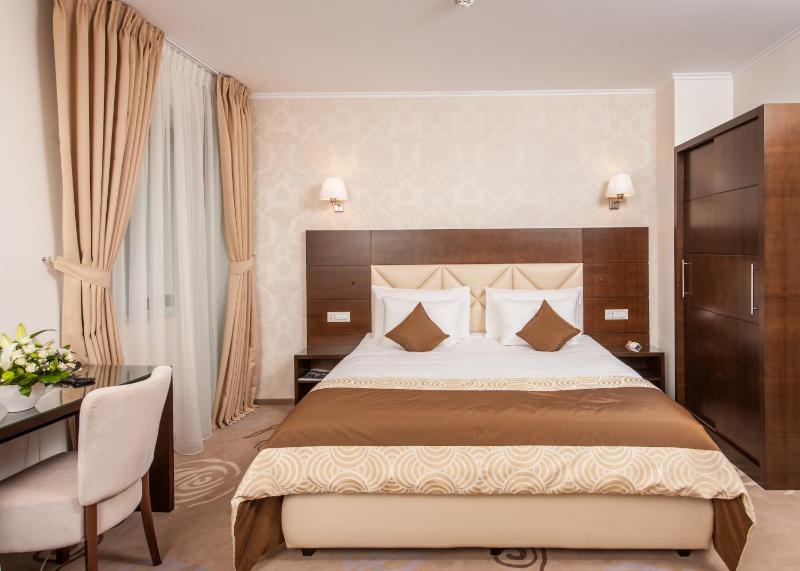 Double Room image 3