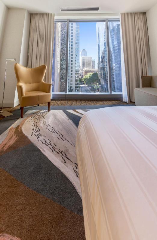 Standard King Room image 3