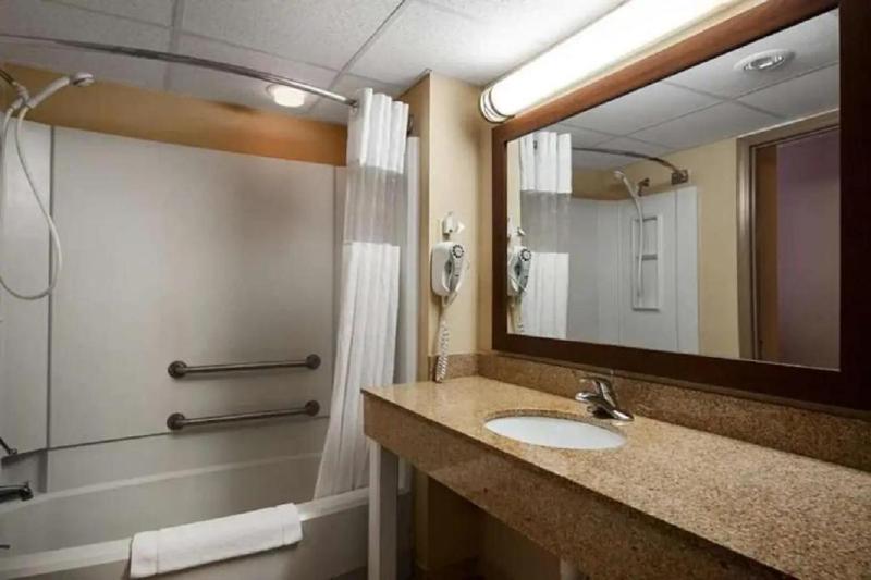 King Room - Accessible/Non-Smoking image 1