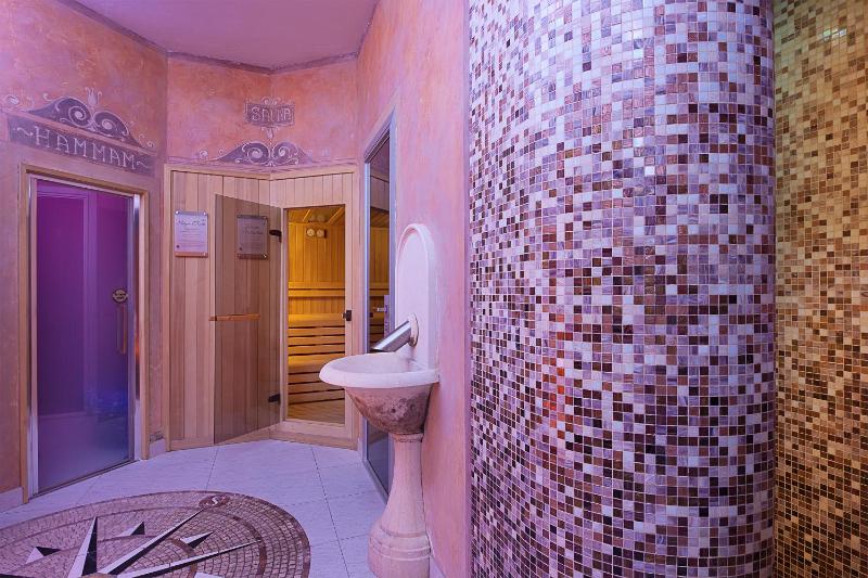 Boutique Room - image 12
