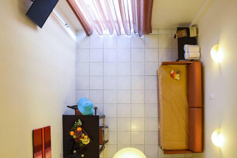 One-Bedroom Apartment with Sea View-Split Level image 4