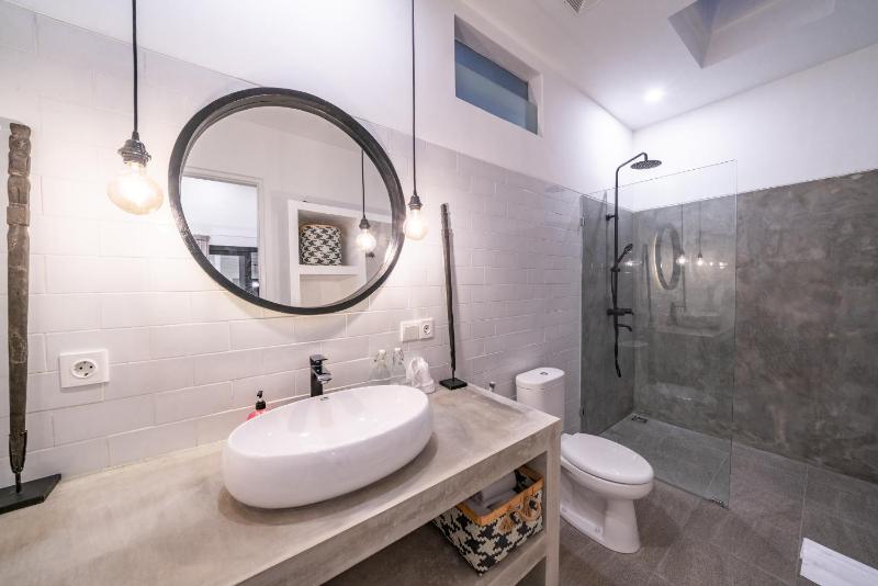 Villa Isyan - 3 bdr - Canggu - Best location - image 16