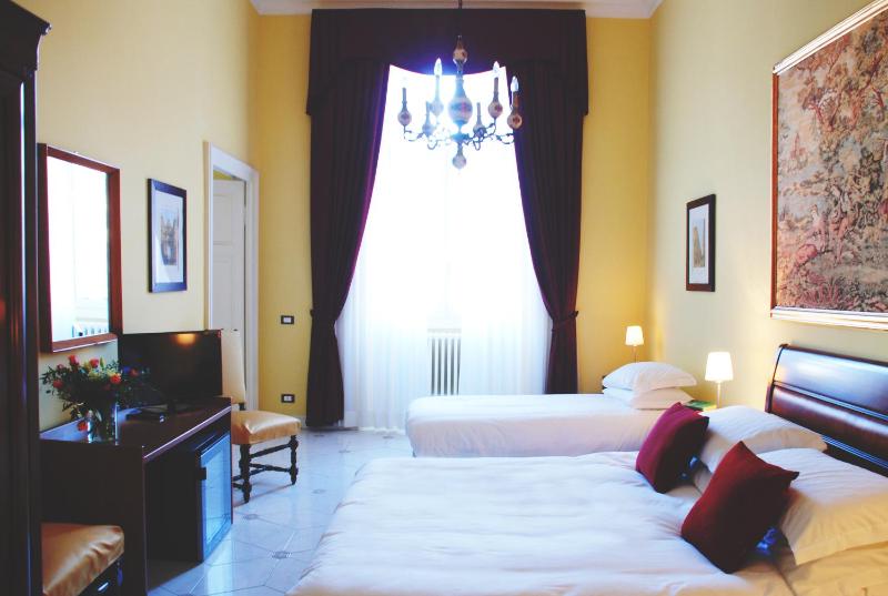 Double or Twin Room with Private External Bathroom image 3