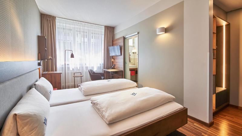 Standard Double Room image 3