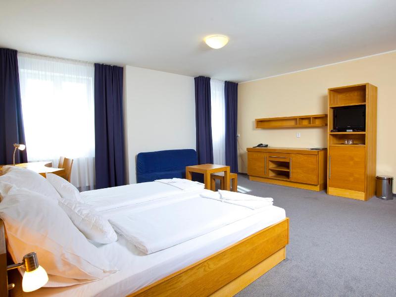 Two-Bedroom Suite image 4