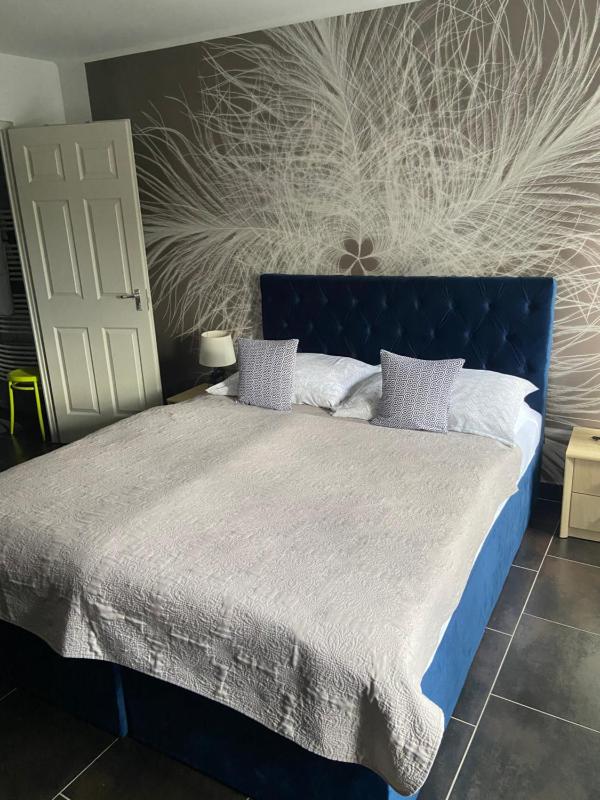 Standard Queen Room image 2